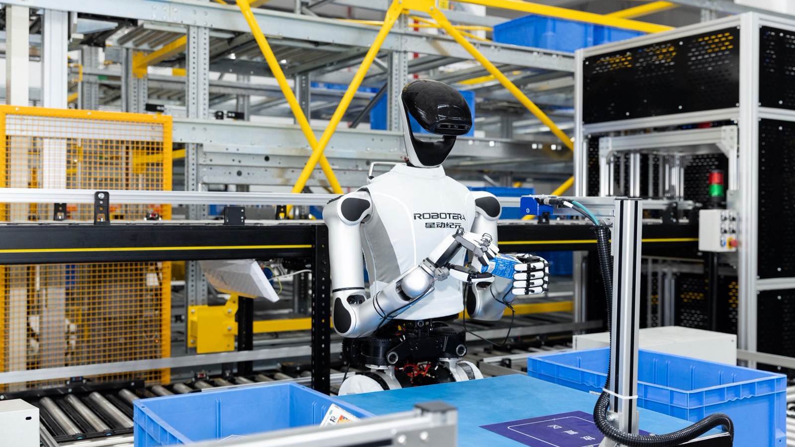 A Robot Era robot sorting parcels. /Robot Era